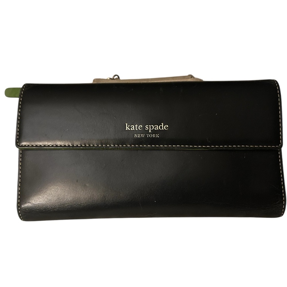 Kate Spade Black and Green Wallet Sleek Leather Design